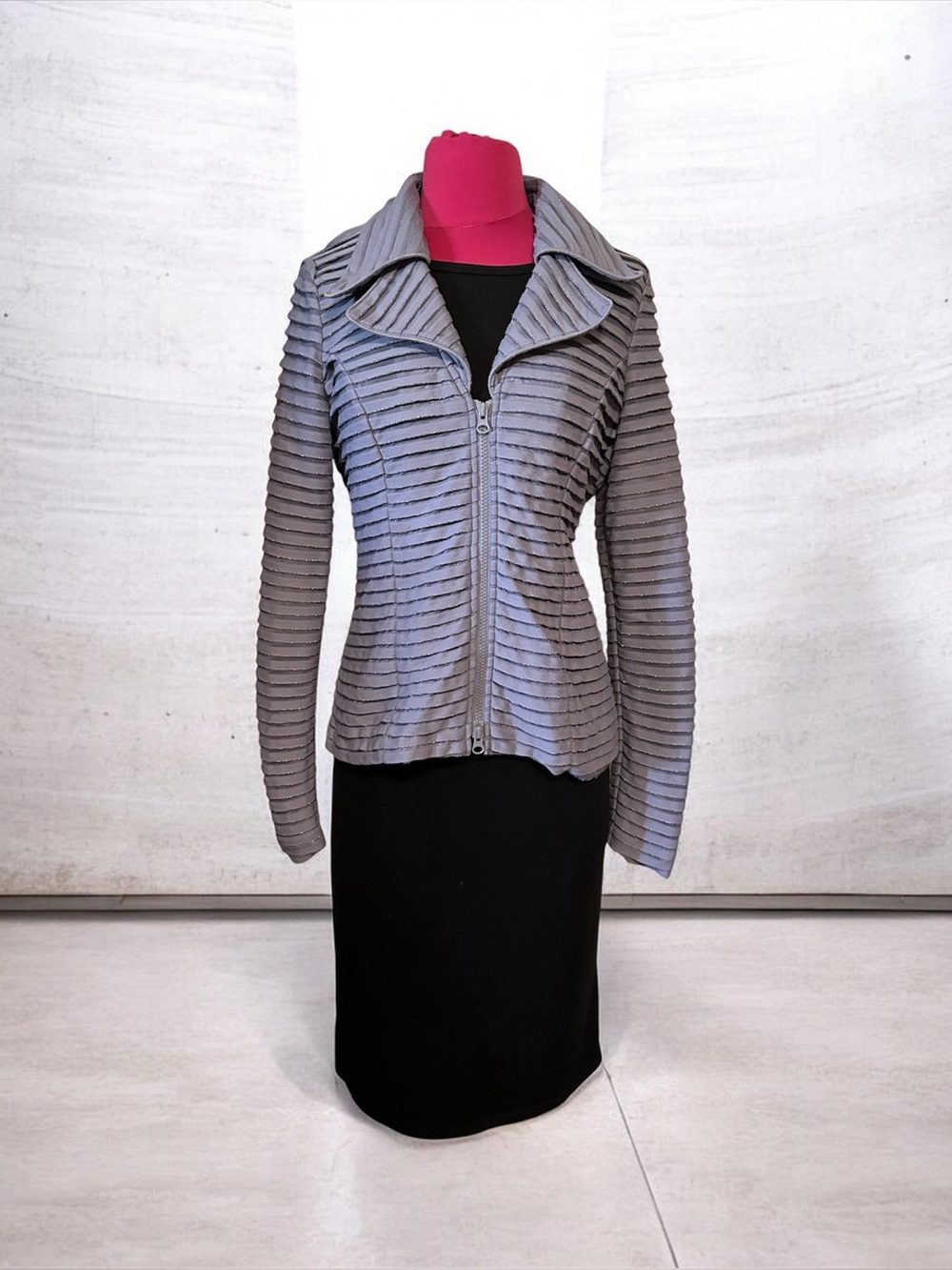 CLARA SUNWOO Light Gray Textured Ribbed Zip Front Jacket - Picture 9 of 10